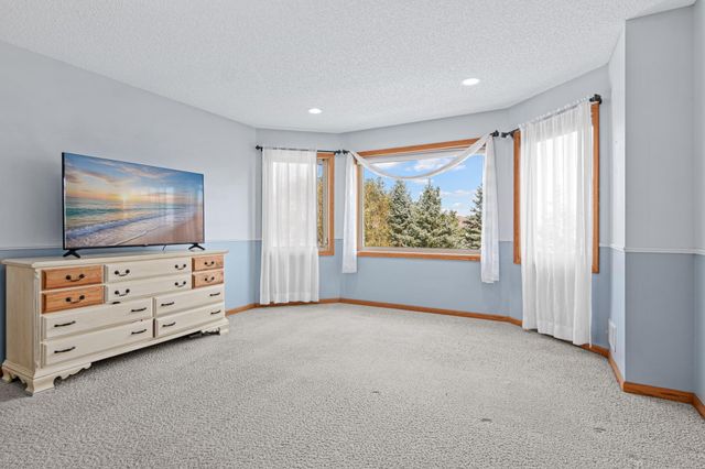 20710 Helena Lane, Lakeville, MN 55044