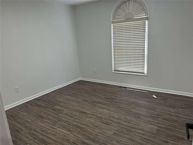519 NE Timbercreek Drive, Lee's Summit, MO 64086