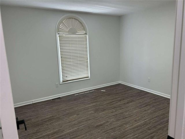 519 NE Timbercreek Drive, Lee's Summit, MO 64086