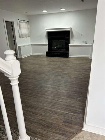 519 NE Timbercreek Drive, Lee's Summit, MO 64086