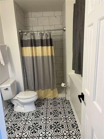 519 NE Timbercreek Drive, Lee's Summit, MO 64086