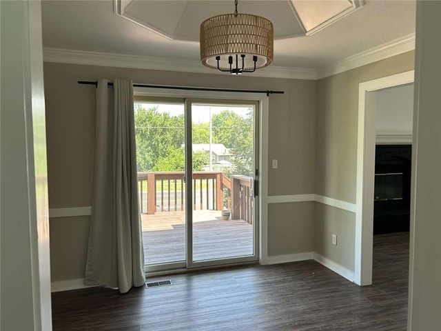 519 NE Timbercreek Drive, Lee's Summit, MO 64086