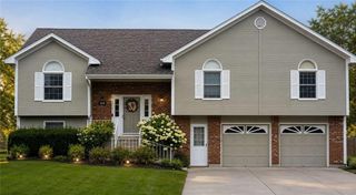 519 NE Timbercreek Drive, Lee's Summit, MO 64086