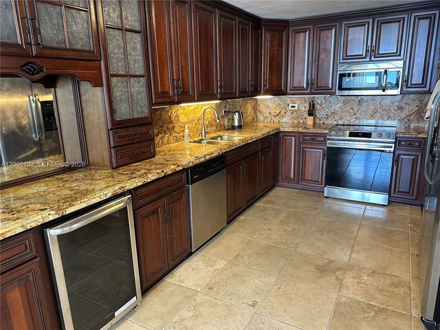 6039 Collins Ave 1510, Miami Beach, FL 33140