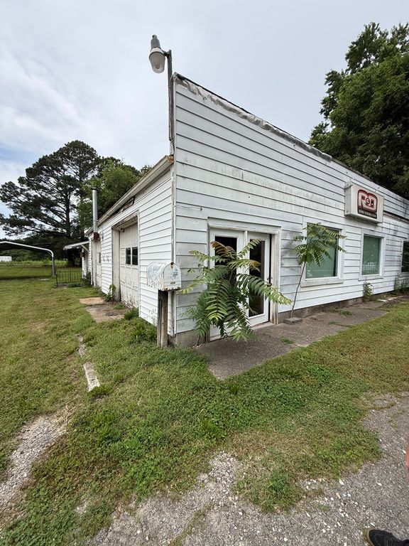 Image 2 of property listing at 225 S Marshall Street, Salem, IL 62881