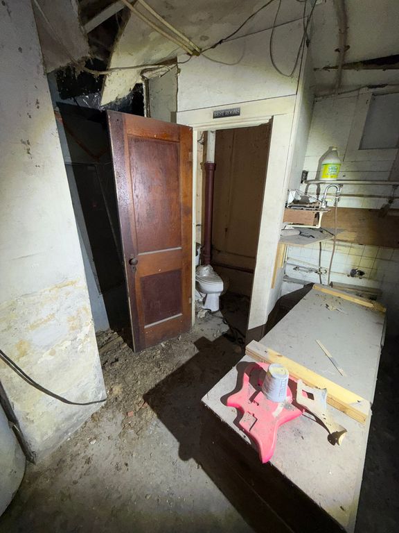 Image 11 of property listing at 225 S Marshall Street, Salem, IL 62881