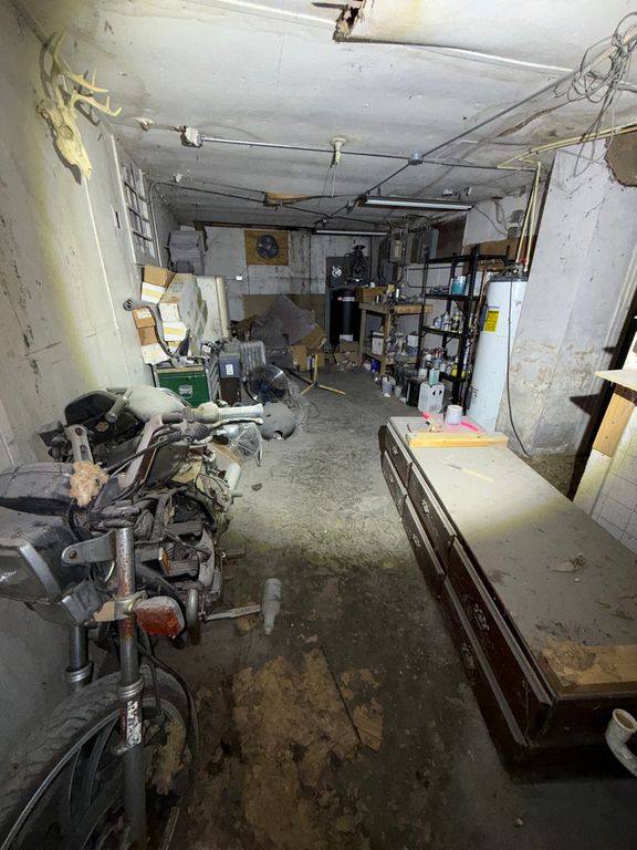 Image 12 of property listing at 225 S Marshall Street, Salem, IL 62881