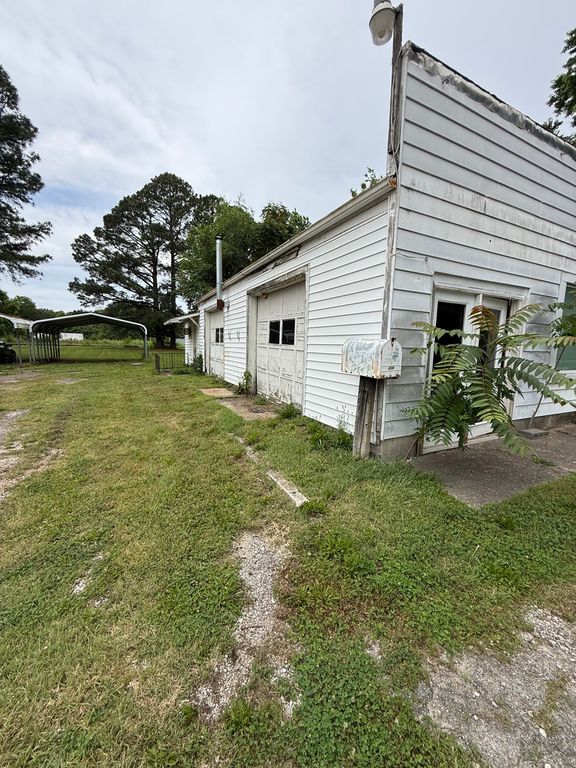 Image 3 of property listing at 225 S Marshall Street, Salem, IL 62881