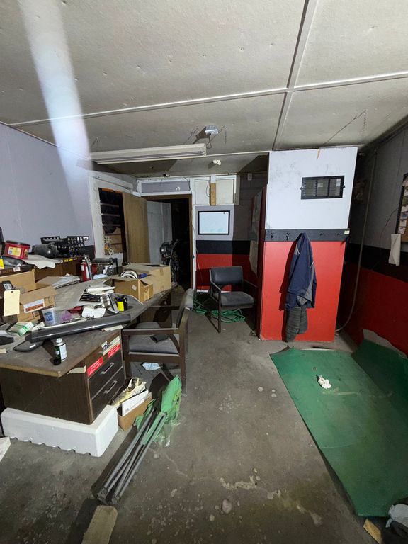 Image 7 of property listing at 225 S Marshall Street, Salem, IL 62881