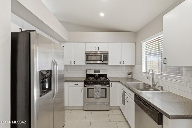 8078 N Streamside Avenue, Tucson, AZ 85741