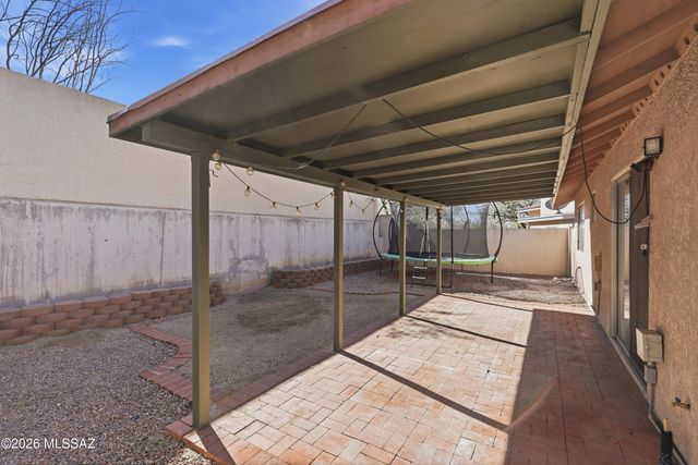 8078 N Streamside Avenue, Tucson, AZ 85741