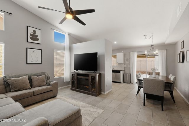 8078 N Streamside Avenue, Tucson, AZ 85741