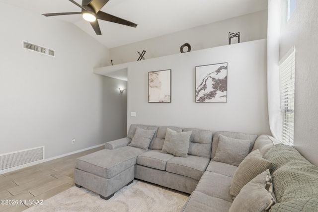 8078 N Streamside Avenue, Tucson, AZ 85741