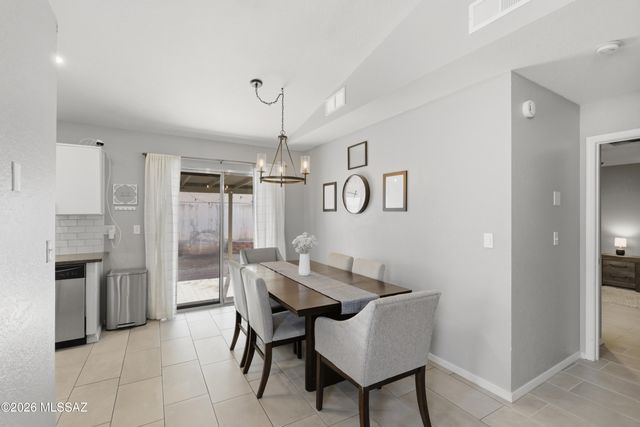 8078 N Streamside Avenue, Tucson, AZ 85741