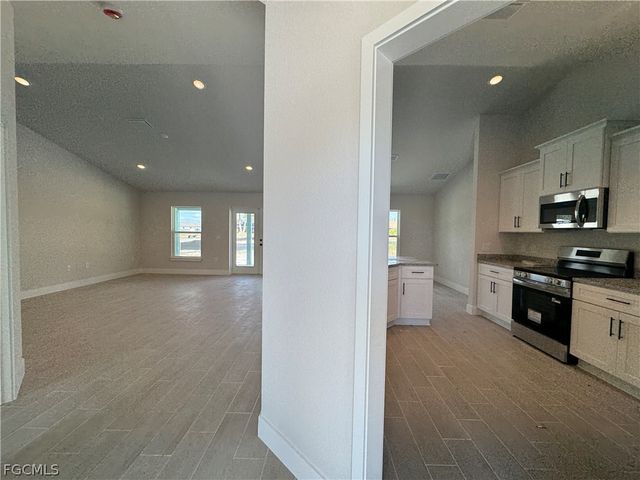 301 NE 14th ST, Cape Coral, FL 33909