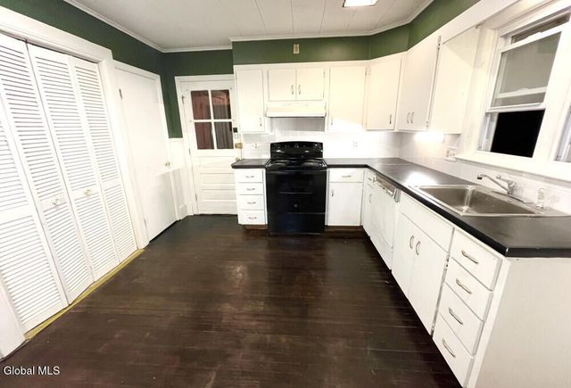 23 Woodrow Court, Troy, NY 12180