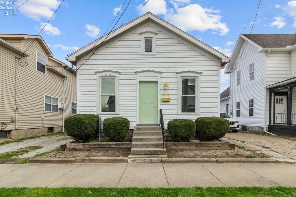914 Hayes Avenue, Sandusky, OH 44870