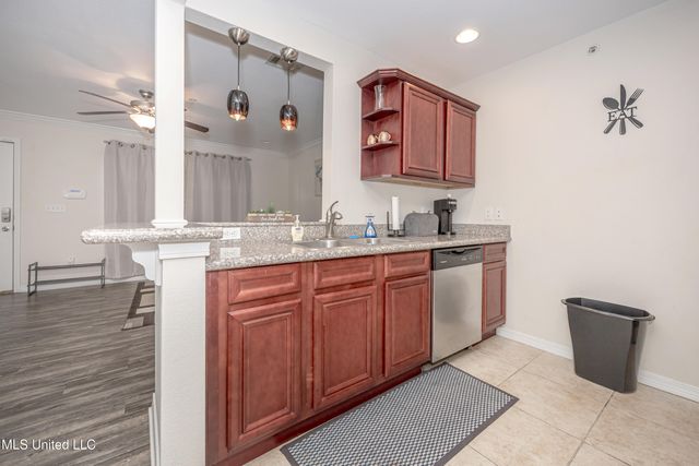 1282 Beach Boulevard, 207, Biloxi, MS 39530