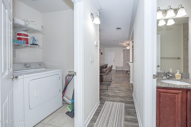 1282 Beach Boulevard, 207, Biloxi, MS 39530