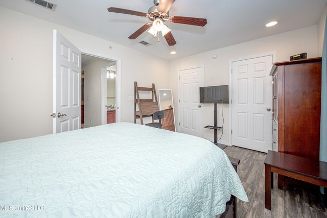 1282 Beach Boulevard, 207, Biloxi, MS 39530