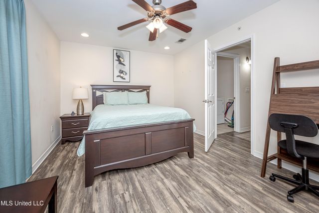 1282 Beach Boulevard, 207, Biloxi, MS 39530
