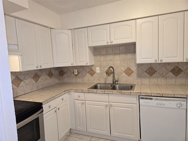 1300 NW 61st Avenue 101, Sunrise, FL 33313