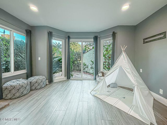 325 Cherry Hills Court, Newbury Park, CA 91320