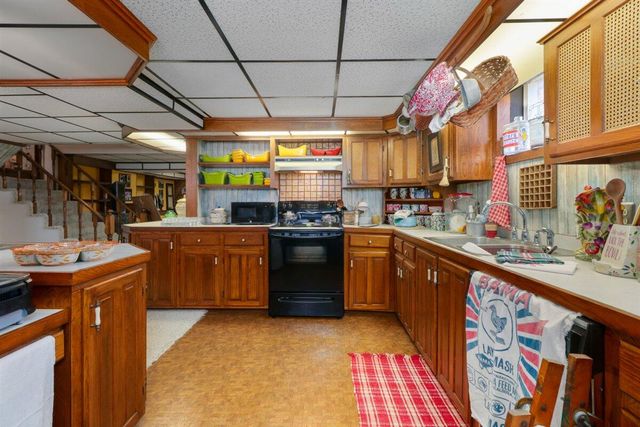 12182 State Highway Ee, Mountain Grove, MO 65711