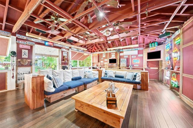 15425 N Miami Ave, Miami, FL 33169
