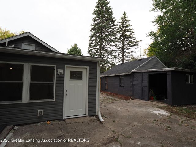 627 W Frederick Avenue, Lansing, MI 48906