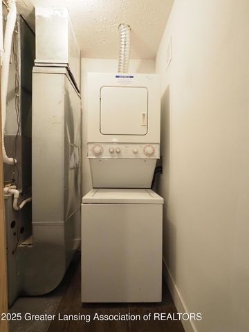 627 W Frederick Avenue, Lansing, MI 48906