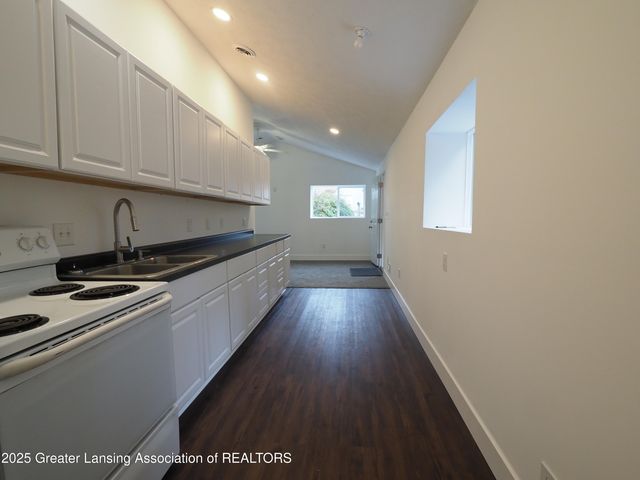 627 W Frederick Avenue, Lansing, MI 48906