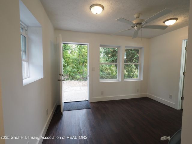 627 W Frederick Avenue, Lansing, MI 48906