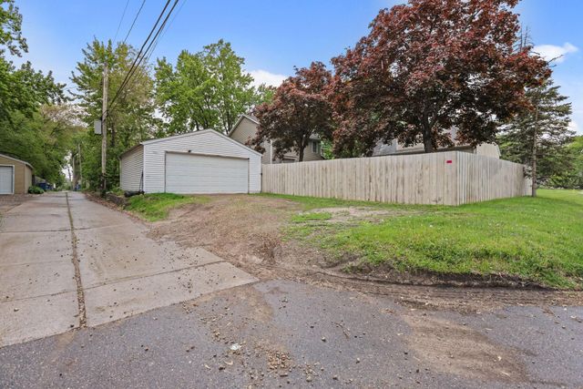 4366 Vera Cruz Avenue N, Robbinsdale, MN 55422