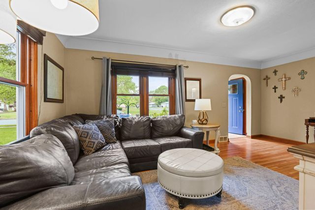 4366 Vera Cruz Avenue N, Robbinsdale, MN 55422