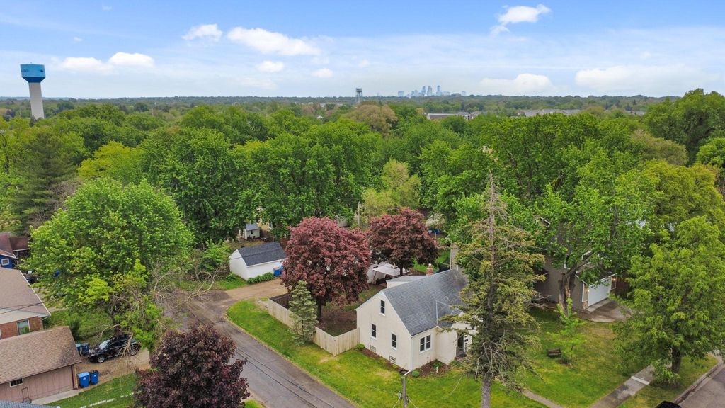 4366 Vera Cruz Avenue N, Robbinsdale, MN 55422