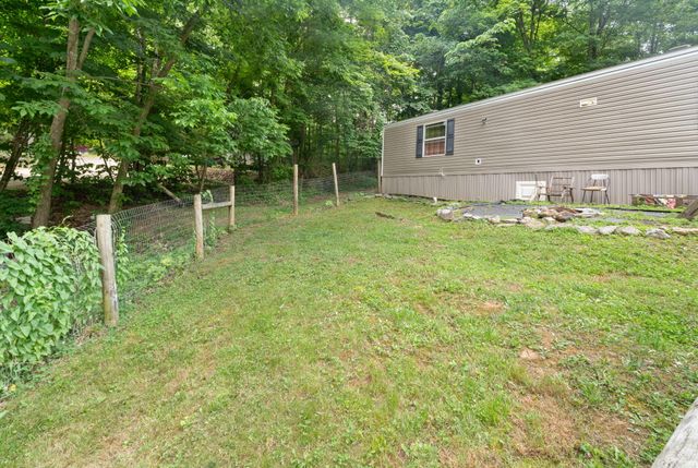 215 Lakeview Avenue, Burnside, KY 42519