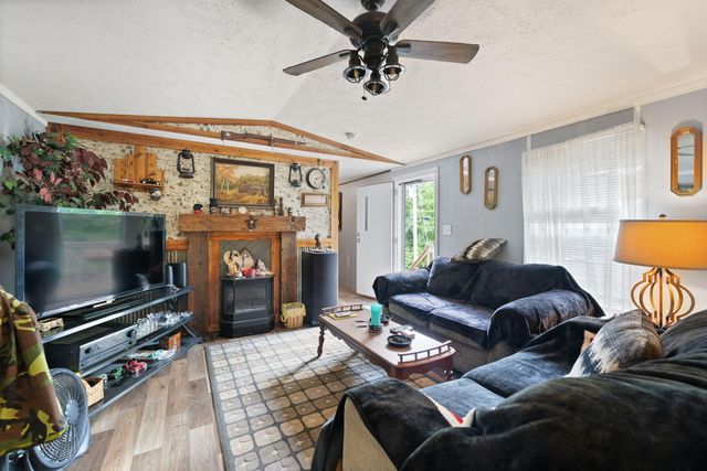 215 Lakeview Avenue, Burnside, KY 42519