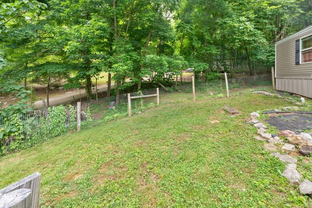 215 Lakeview Avenue, Burnside, KY 42519