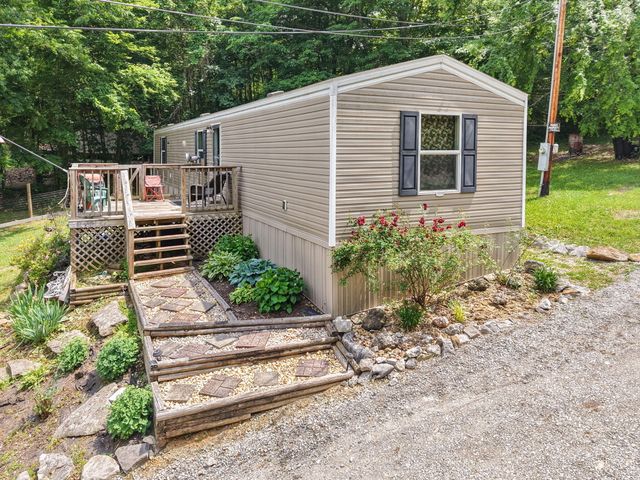215 Lakeview Avenue, Burnside, KY 42519
