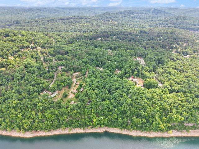 215 Lakeview Avenue, Burnside, KY 42519