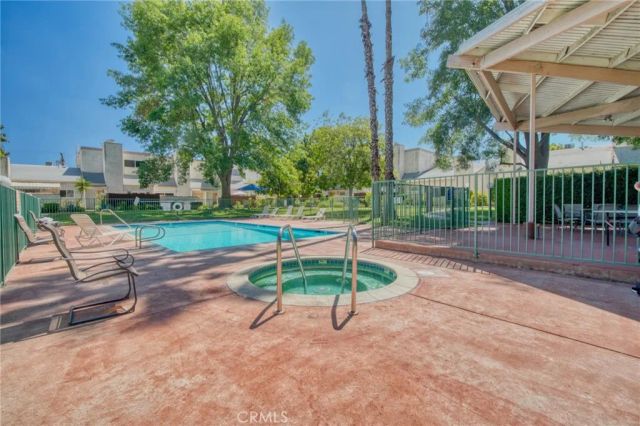 21019 Gresham St. 22, Canoga Park, CA 91304