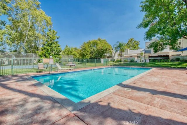 21019 Gresham St. 22, Canoga Park, CA 91304