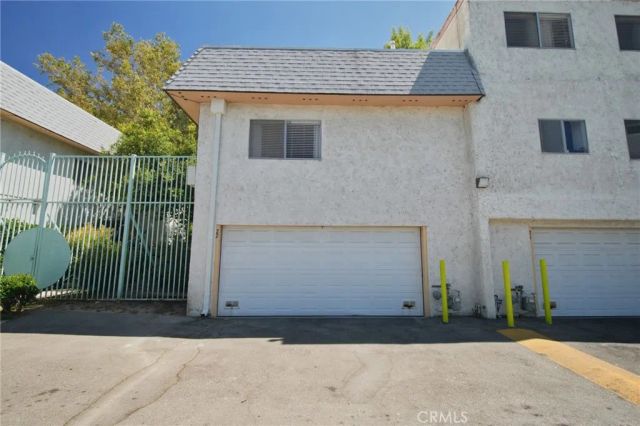 21019 Gresham St. 22, Canoga Park, CA 91304