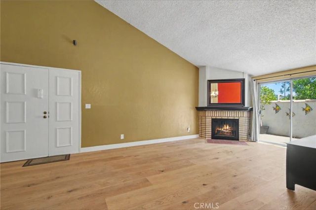 21019 Gresham St. 22, Canoga Park, CA 91304