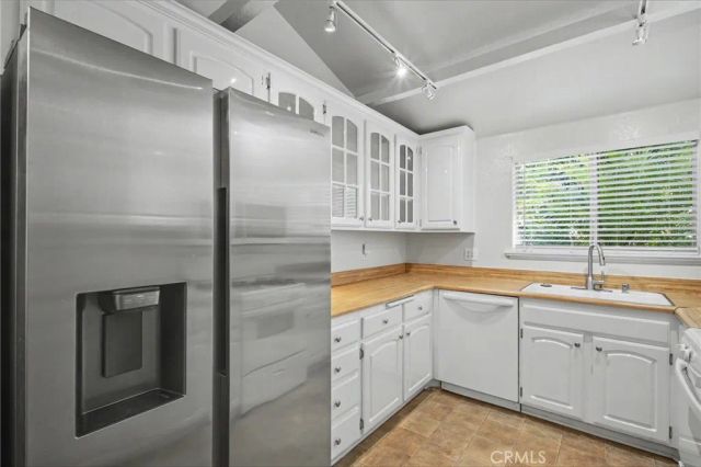 21019 Gresham St. 22, Canoga Park, CA 91304