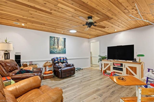 110 Bailey DR, Yorktown, VA 23692