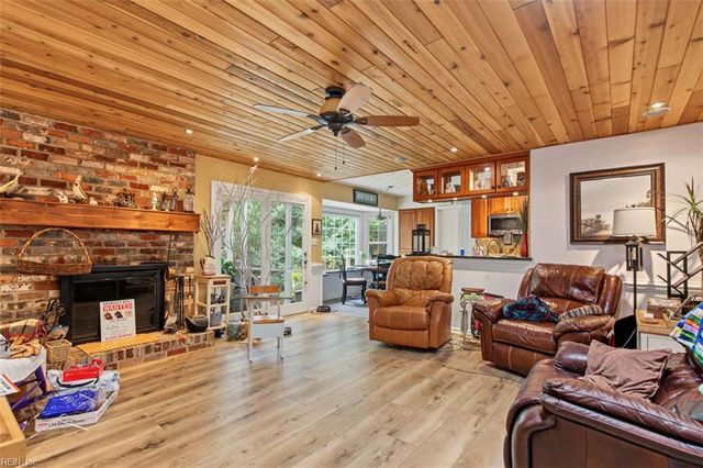 110 Bailey DR, Yorktown, VA 23692