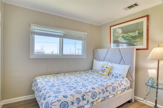 16713 Jamaica Beach Road, Jamaica Beach, TX 77554