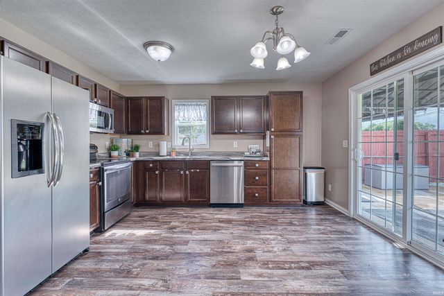 817 Candlestick Court, Evansville, IN 47725